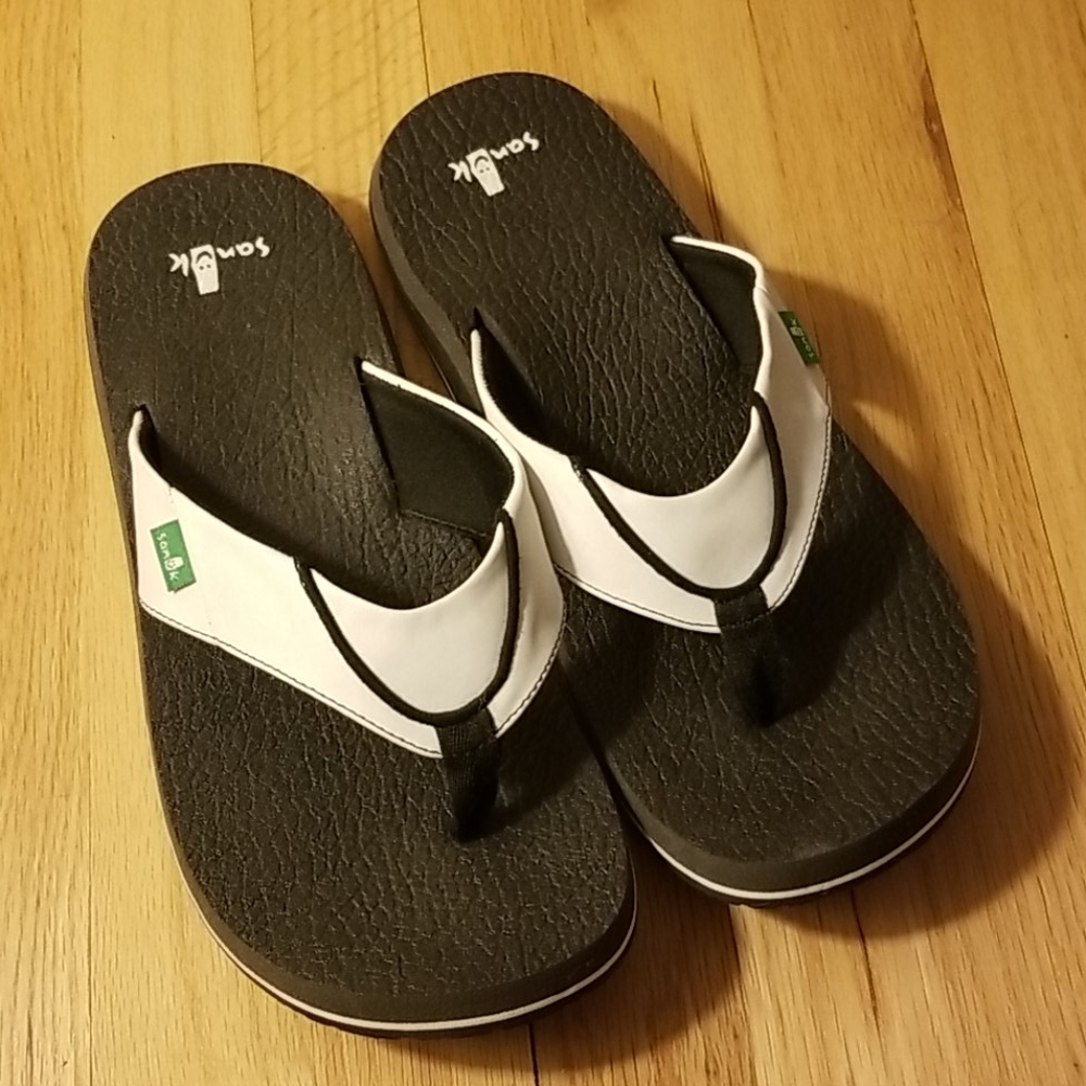 Sanuk yoga mat sandals never worn size 10
